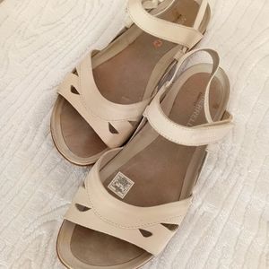 Merrell Sz 8 Cream Barefoot Sandals